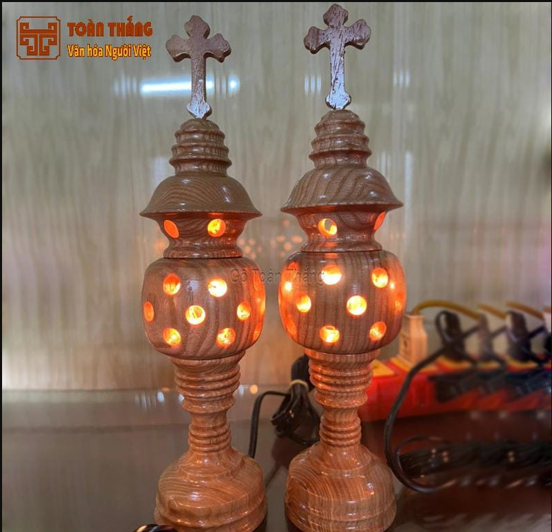 Đèn Thờ Công Giáo Hình Thánh Giá Gỗ Thông Nhập Khẩu